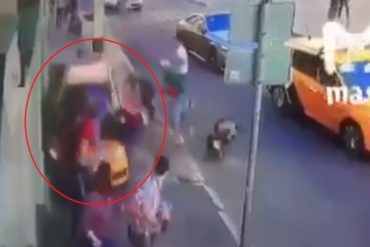 ¡PELIGROSO! El aterrador video que muestra cómo un taxista atropelló a 8 personas en Moscú para evitar el tráfico