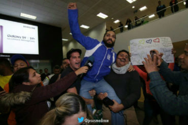 ¡VEA! Lo recibieron como un grande: así fue la llegada de Villca Fernández a Perú (Fotos + Video)