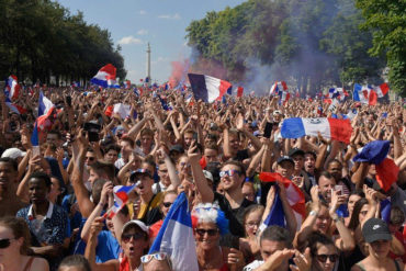 ¡ESPECTACULAR! La emotiva celebración en Francia tras lograr su segunda copa del mundo (+ Videos)