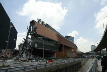 ¡VEA! El momento en que se derrumbó un centro comercial en México (Fotos +Video)