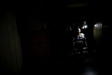 ¡INEFICIENCIA! Por segunda vez en la semana varias zonas de Caracas amanecieron sin luz este #18Oct