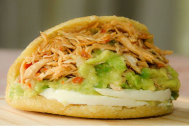 La arepa venezolana queda entre los 50 mejores “bocadillos” del mundo de la prestigiosa guía Taste Atlas