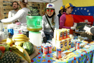 ¡NOBLE GESTO! Argentinos organizaron feria de comida para los venezolanos que han emigrado