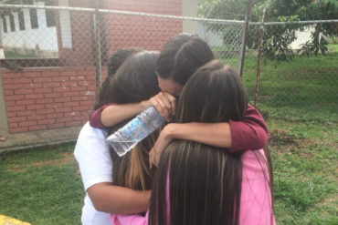 ¡CONMOVEDOR! Con lágrimas la estudiante de Medicina Ariana Granadillo salió de la cárcel (+Video)