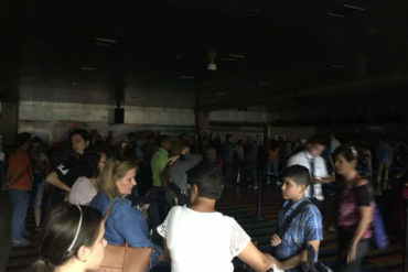 ¡PARECE LA BOCA DEL LOBO! Reportan nuevamente caos en Aeropuerto de Maiquetía por segundo apagón del día (+Fotos)