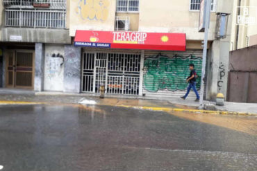 ¡SEPA! En la avenida Rómulo Gallegos se rompió una tubería de aguas blancas que levantó el asfalto y el gobierno ni pendiente (+Video)