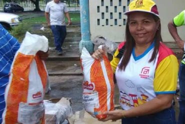 ¡SE PASARON! Ferrominera mete gato por liebre: esto fue lo que entregó a trabajadores en lugar de «pollos»