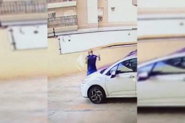 ¡ASOMBROSO! Un hombre salvó a un perrito que caía de un noveno piso y el heroico hecho quedó grabado en video