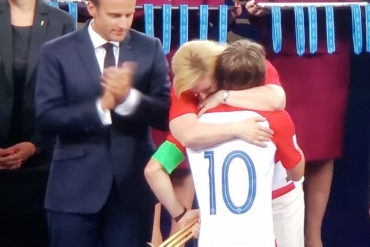 ¡MEMORABLE! El conmovedor abrazo entre la presidenta de Croacia y Modric por ser el mejor jugador del mundial (+Fotos para llorar)