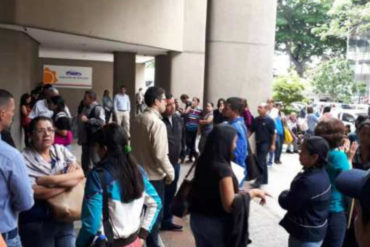 ¡ABUSADOR! Este es el PNB que sabotea a los venezolanos que van al Consulado de Chile (+Fotos)