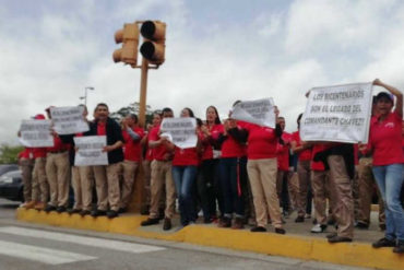 ¡SE ALZARON! Cerraron el Abasto Bicentenario de Plaza Venezuela y sus trabajadores salieron a las calles a protestar (+Video)