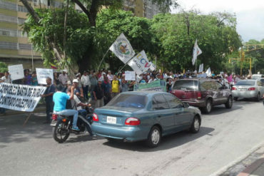 ¡MOLESTOS! Marcha del sector salud y Corpoelec tomó avenida Las Delicias de Maracay (cordón policial les impidió el paso) (+Fotos)