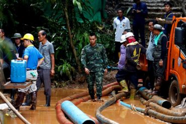 ¡EL MUNDO ATENTO! Rescataron a los primeros seis niños miembros del grupo atrapado en una cueva en Tailandia