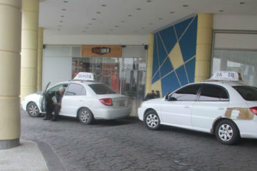 ¡TREMENDO ABUSO! Taxistas de Lara exigen pago en dólares por una carrera (hasta 100 dólares llegan a cobrar)