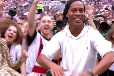 ¡EL ÍDOLO DE TODOS! Ronaldinho apareció en la clausura del mundial y se hizo viral en las redes (+Video +Fotos)