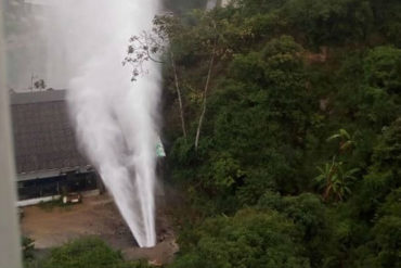 ¿ALÓ, HIDROCAPITAL? Otra tubería matriz se rompió e inundó las calles, esta vez en Macaracuay (+Videos)