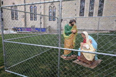 ¡BUEN EJEMPLO! Una iglesia de EEUU «encarcela» a Jesús, María y José en protesta por la política de inmigración (+Fotos)