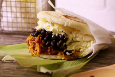 ¡LAS AMAN! Las arepas, todo un boom en Argentina gracias a la migración