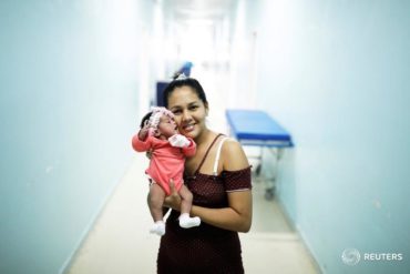 ¡ASFIXIADAS POR LA CRISIS! Venezolanas embarazadas huyen a Brasil para dar a luz: Si me quedaba mi bebé habría muerto