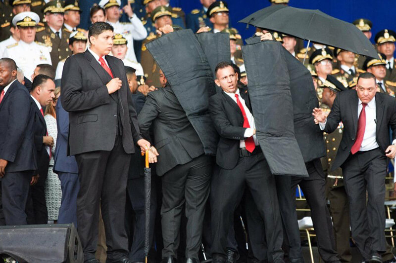 Nicolas-Maduro-protegido-en-atentado-en-avenida-bolivar-1