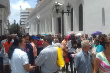 ¡QUÉ DE LO ÚLTIMO! El primer día del censo de transporte transcurrió entre largas colas y amenazas de colectivos (+Video)