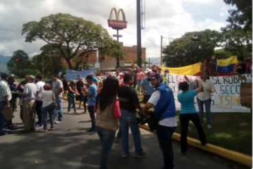 ¡AGARRA, NICO! «Patria con hambre no dura»: lo que dijeron habitantes de Naguanagua en una protesta por la reconversión monetaria (+Fotos)