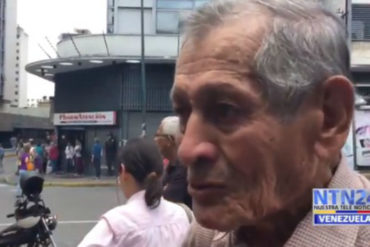 ¡QUÉ TRISTEZA! “Los días que me quedan de vida los voy a morir de hambre”, dice abuelito que rompió en llanto frente al IVSS (+Video)