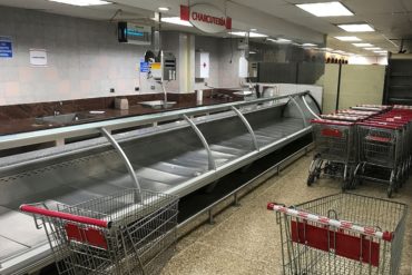 ¡QUÉ DECADENCIA! Las deprimentes imágenes del supermercado Plan Suárez tras el paquetazo rojito (no hay ni agua)