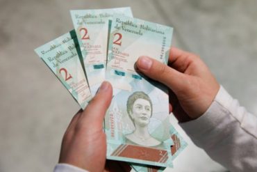 ¡EL COLMO! Banco de Venezuela se niega a recibir billetes de Bs.S 2 y así lo justifica (+Video indignante)