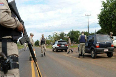 ¡INSÓLITO! Roban armas a la policía y las reemplazan por piezas de juguete