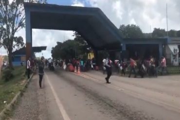 ¡SE PASARON! Vea cómo los brasileños destrozaron un campamento de refugiados venezolanos en Pacaraima, Brasil (+Videos)