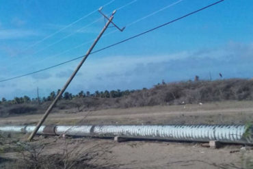 ¡PAÍS EN EL PISO! En el Zulia los postes de luz se vienen abajo por falta de mantenimiento