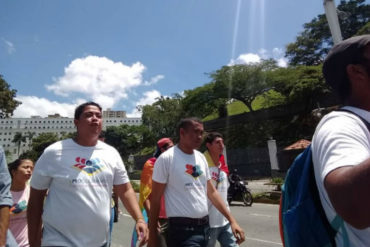 ¡FRONTALES! ProCiudadanos de Leocenis García se fue a protestar a las afueras de Miraflores en contra del «paquetazo económico» (+Video)