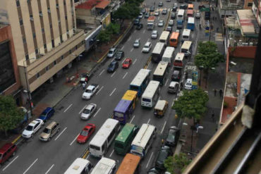 ¡LO ÚLTIMO! Transportistas fueron en caravana al Ministerio del Transporte #3Ago: “Estamos en huelga” (+Videos)