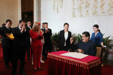 ¡DE LO ÚLTIMO! Maduro llevó flores al mausoleo del líder chino Mao Tse Tung (uno de los mayores genocidas de la historia)