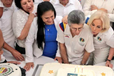 ¡SEPA CUÁL ES! Laidy Gómez reveló cómo se llamará su bebé mientras comía de la torta de aniversario de AD (+Video)