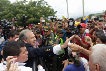 “Libertad, libertad”, el grito de los venezolanos en la frontera durante visita de Almagro (+Video)