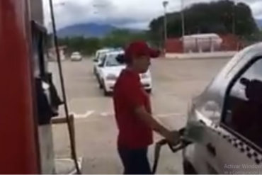 ¡ERA DE ESPERARSE! Estados fronterizos siguen vendiendo gasolina de forma tradicional a pesar de la entrada del nuevo sistema de pago (+Videos)