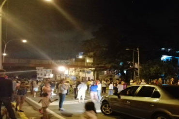 ¡LO ÚLTIMO! A escasas cuadras de Miraflores vecinos protestaron por falta de agua (+Fotos)