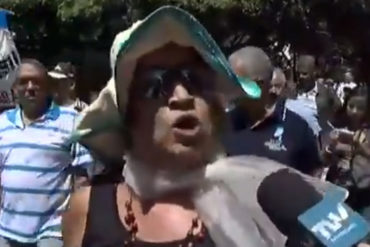 ¡ESCUCHA NICO! Pensionada descargó a Maduro en plena protesta: Estas canas hay que respetarlas, me siento abusada (+Video)