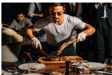 ¡TREMENDA RAYA! El chef «Salt Bae» fue investigado en Estados Unidos por violar dos normas sanitarias