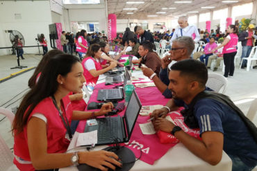 ¡BUSCANDO OPORTUNIDADES! Miles de venezolanos asistieron a feria de empleo para emigrantes en Medellín (Fotos+Videos)