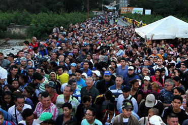 ¡ATENTOS! “Retiren los contenedores”: El reclamo indignado de los miles de venezolanos que cruzan a diario el Puente Simón Bolívar