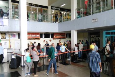 ¡ATENCIÓN! Reportan más de 100 personas varadas en aeropuerto de Margarita (venden pasajes en moneda extranjera)