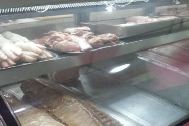 ¡BRILLAN POR SU AUSENCIA!  Tras la regulación de sus precios, la carne y el pollo se pierden de los mercados de Caracas #9Sep