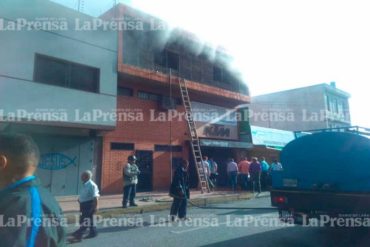 ¡TERRIBLE! Se registró un incendio en depósito de Barquisimeto y los bomberos no contaban con unidades de transporte