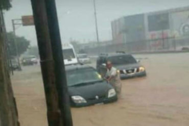 ¡EL DESASTRE! Fotos de las inundaciones que se registraron en Catia La Mar tras fuertes lluvias (colapsaron cuencas y vías)