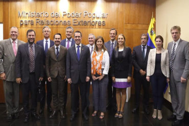 ¿Y ENTONCES? Pese a su constante pataleta por sanciones, Arreaza se reunió con embajadores de la UE (+Foto con risita)