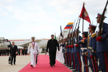 ¡SÍ, SEGURO! Maduro llegó al país y alardeó de su «supuesta» victoria en la ONU: «Los gobiernos de la derecha quedaron nocaut» (+Video)