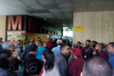 ¡LO ÚLTIMO! Trabajadores del Metro de Caracas agredieron a usuarios que se quejaban del mal servicio (+Video)